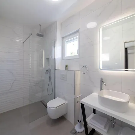 Luxury With Heated Pool And Lounge Area * Kastela