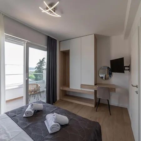 Luxury With Heated Pool And Lounge Area Kastela