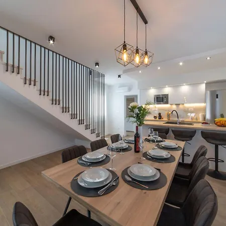Villa Luxury With Heated Pool And Lounge Area *